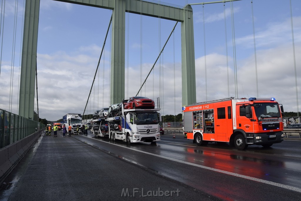 Schwerer LKW VU PKlemm A 4 Rich Olpe auf der Rodenkirchener Bruecke P024.JPG - Miklos Laubert